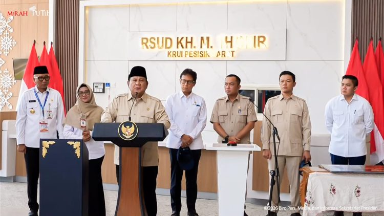 Gubernur Lampung Rahmat Mirzani Djausal mendampingi Presiden Prabowo Subianto meresmikan Rumah Sakit Umum Daerah (RSUD) KH Muhammad Thohir Krui, Kabupaten Pesisir Barat, Rabu (10/6/2026).
